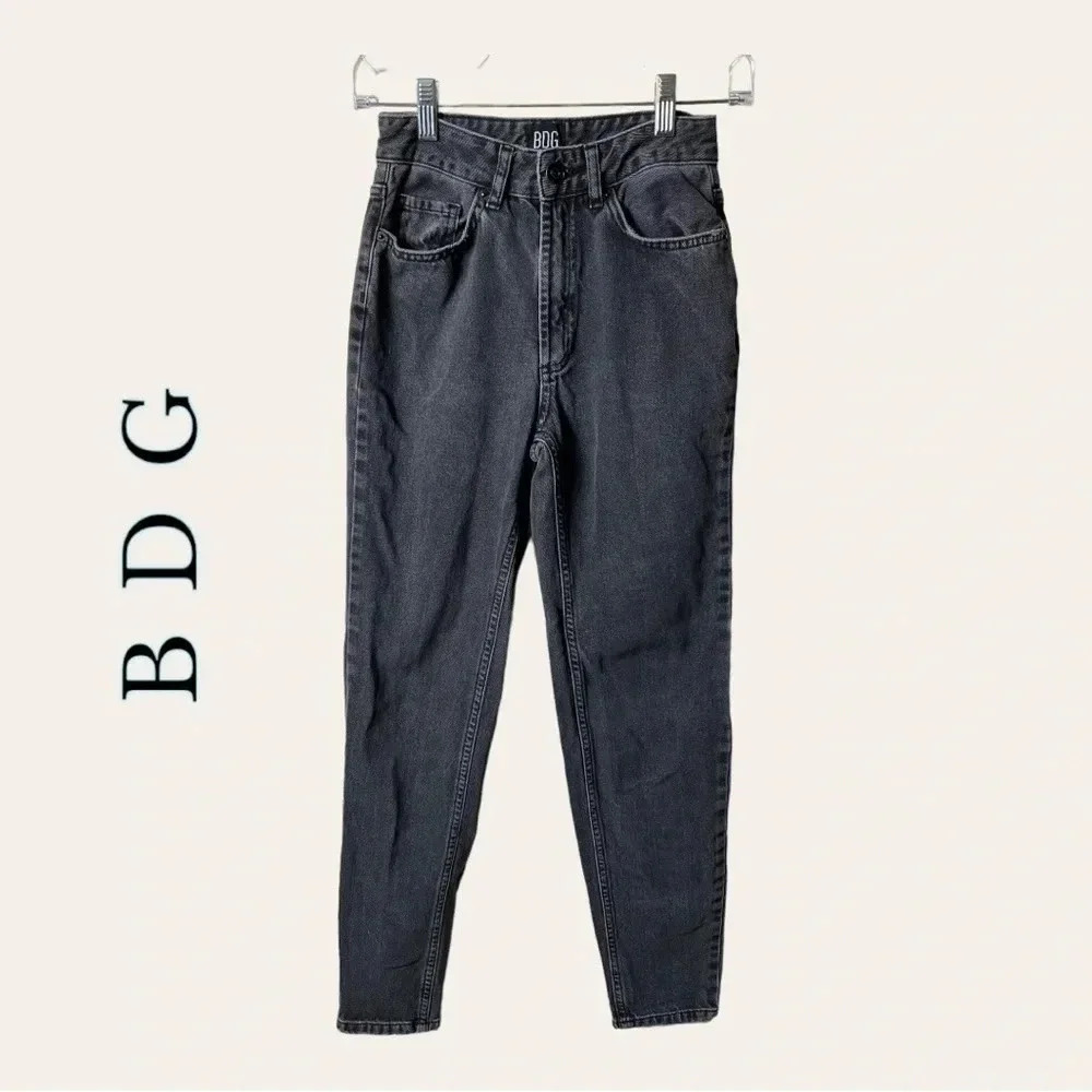 0344W. BDG URBAN OUTFITTERS MOM DENIM JEANS BLACK‎ IN COLOR SIZE 24